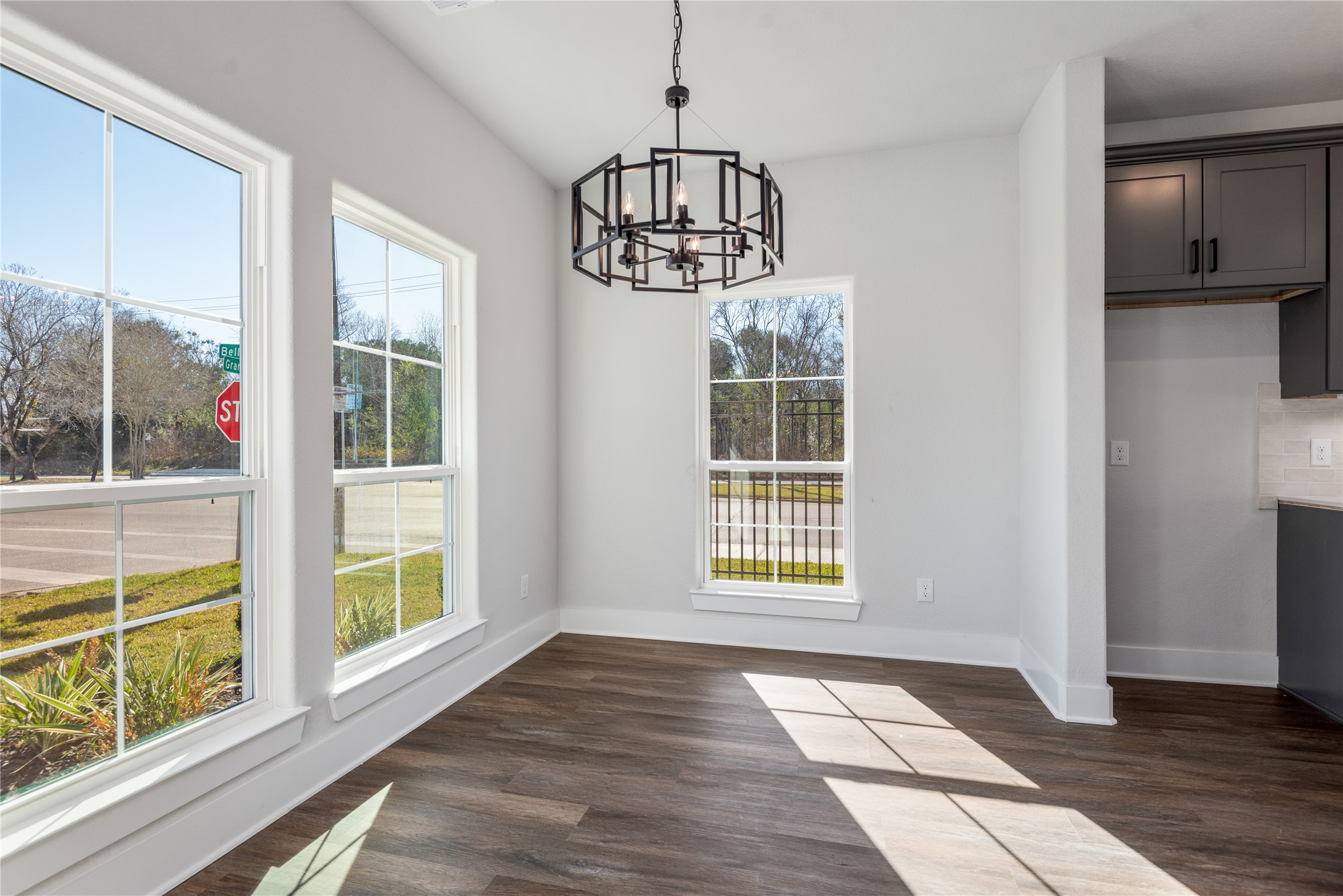8430 Grandview Street Houston, TX 77051 - Photo 4 of 30