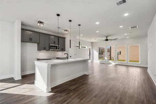 $2,300 | 8430 Grandview Street, Houston, TX 77051