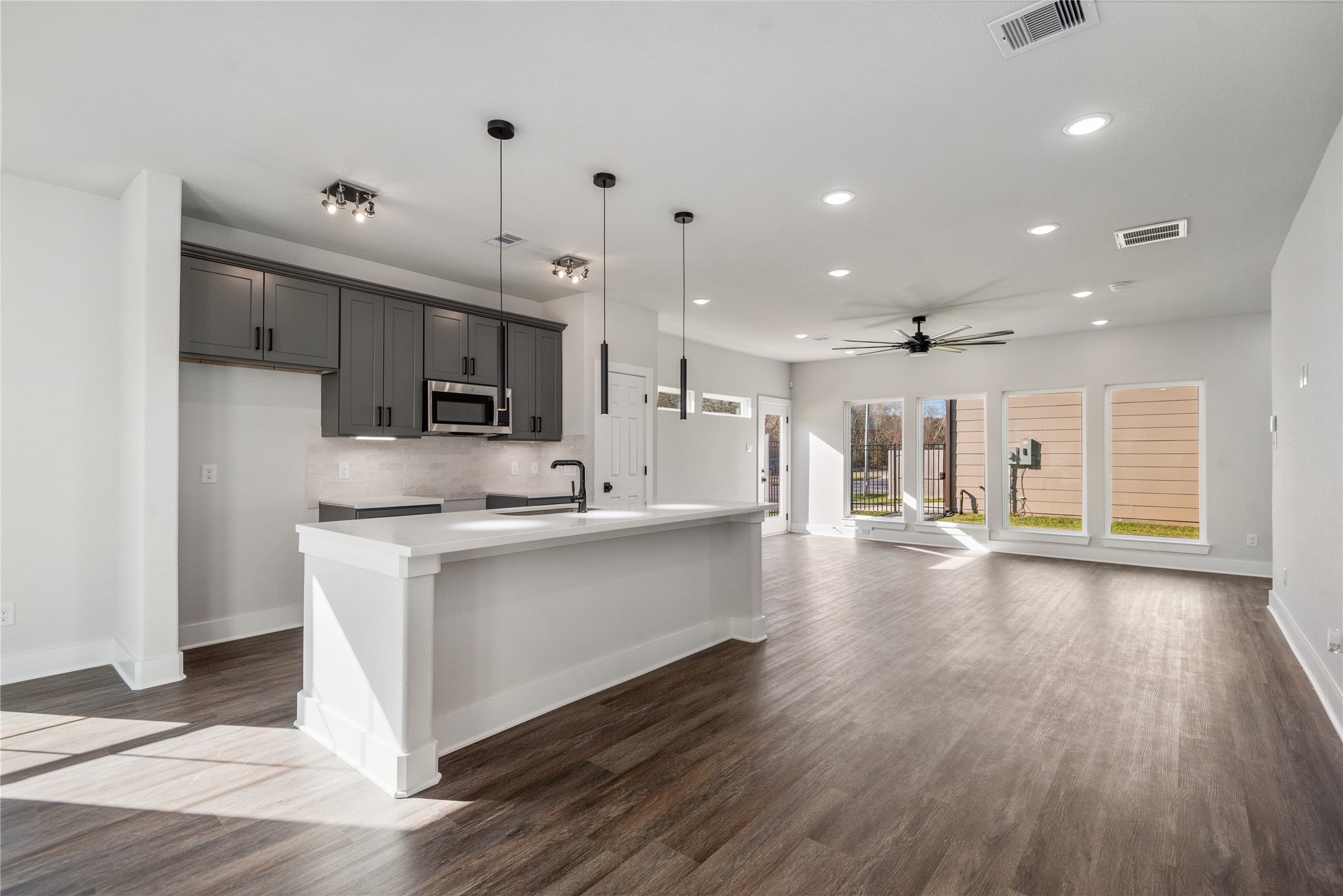 8430 Grandview Street Houston, TX 77051 - Photo 5 of 30