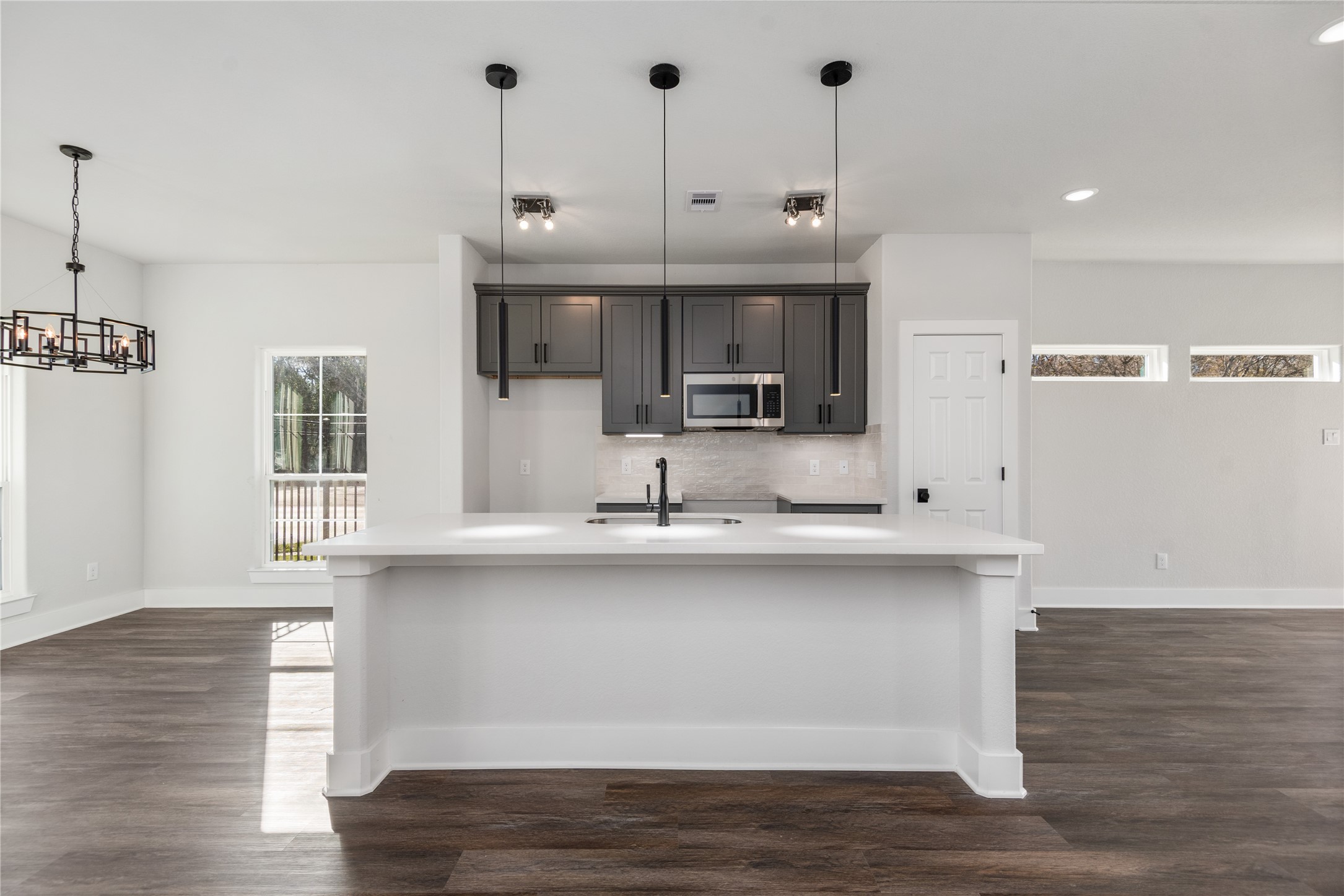 8430 Grandview Street Houston, TX 77051 - Photo 6 of 30