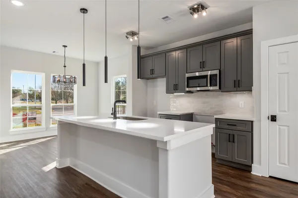 $2,300 | 8430 Grandview Street, Houston, TX 77051