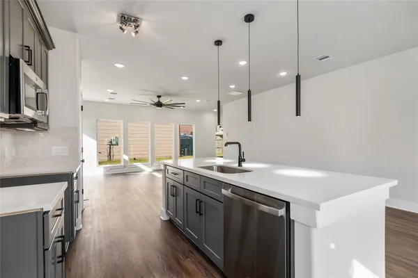 $2,300 | 8430 Grandview Street, Houston, TX 77051