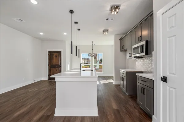 $2,300 | 8430 Grandview Street, Houston, TX 77051