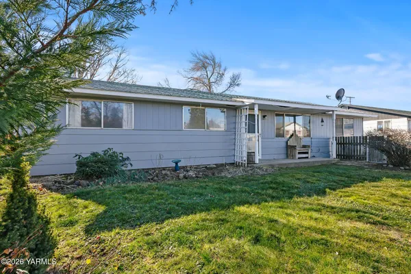 $249,000 | 1215 Wisconsin Avenue, Tieton, WA 98947