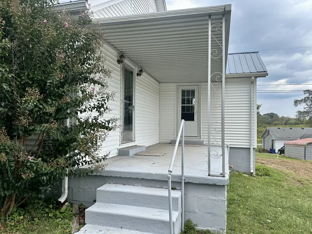 a front view of house with yard