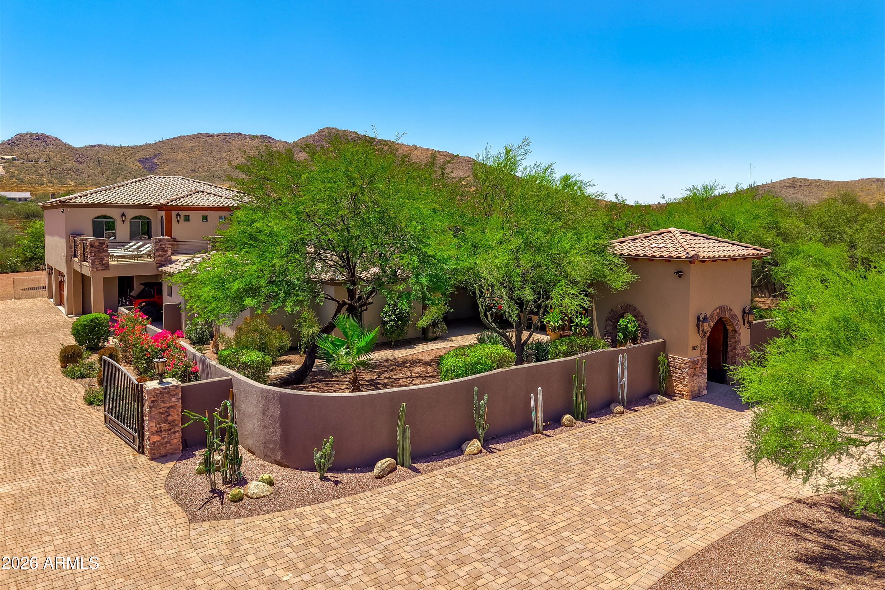 1823 West Maddock Road Phoenix, AZ 85086 - Photo 4 of 121 004-Front View
