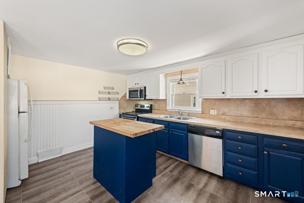 71 Welland Avenue Waterbury, CT 06708 - Photo 17 of 34