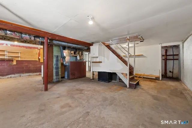 a view of a storage & utility room