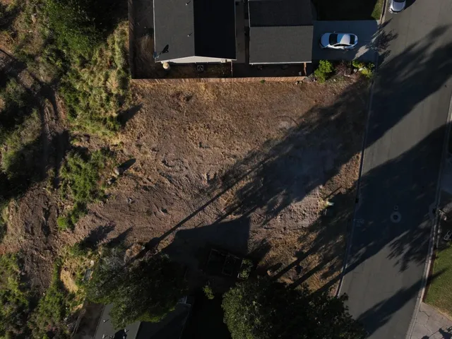 a view of a backyard of the house