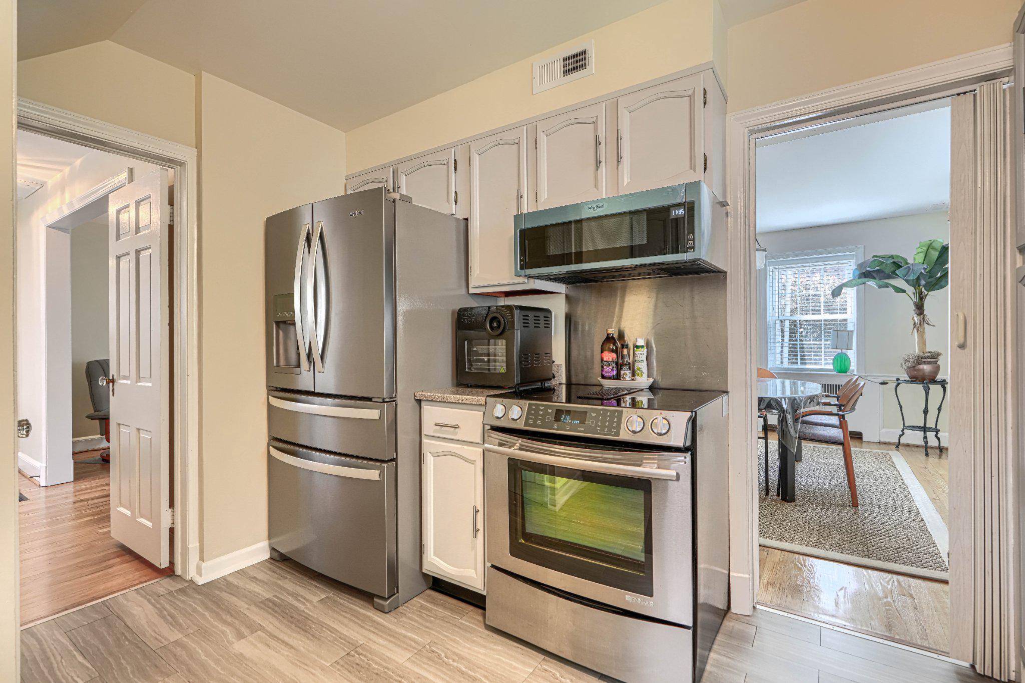 3006 Dunmore Road Dundalk, MD 21222 - Photo 17 of 56 Sleek appliances