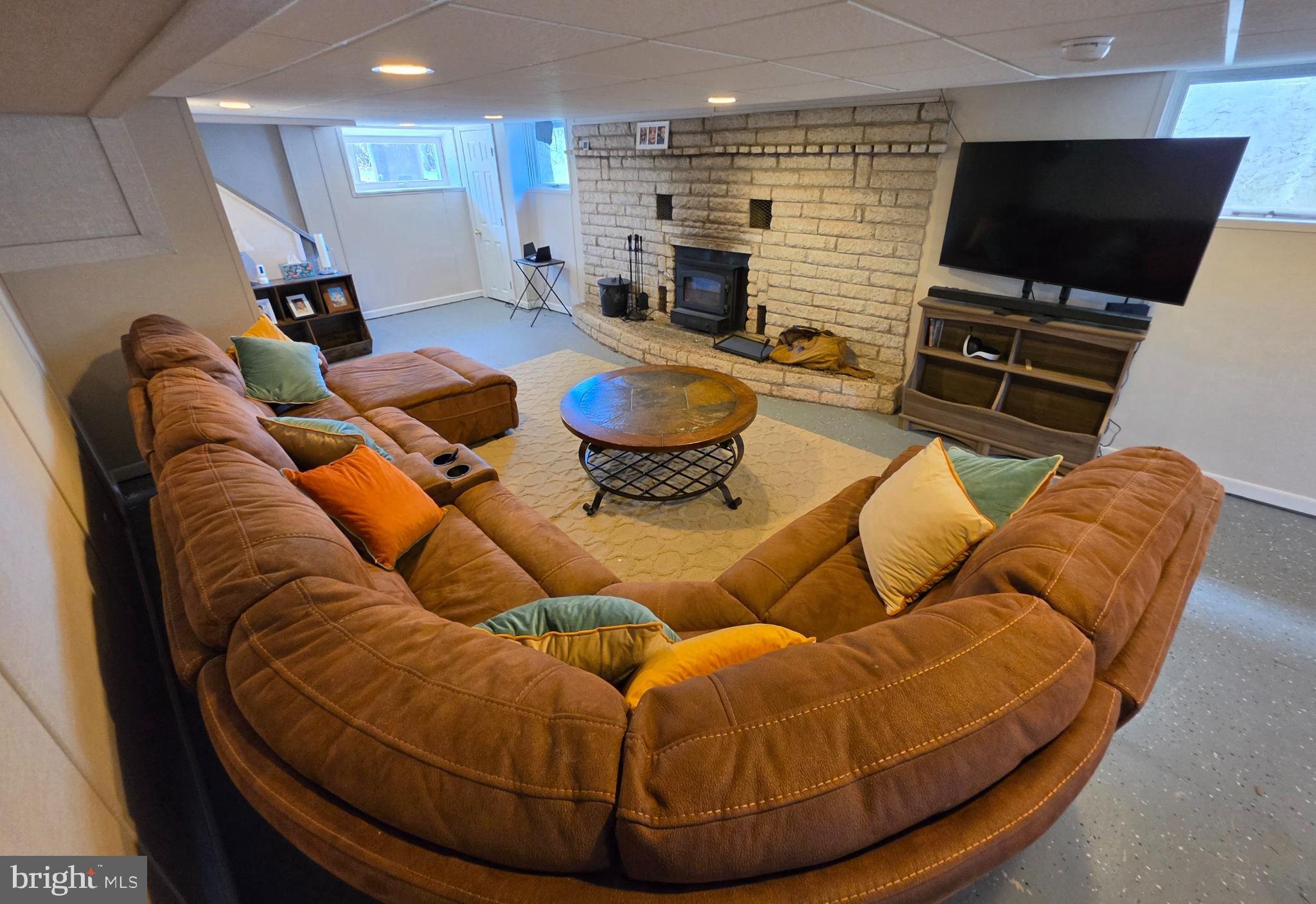142 New Road Horsham, PA 19044 - Photo 30 of 38 a living room with furniture and a flat screen tv