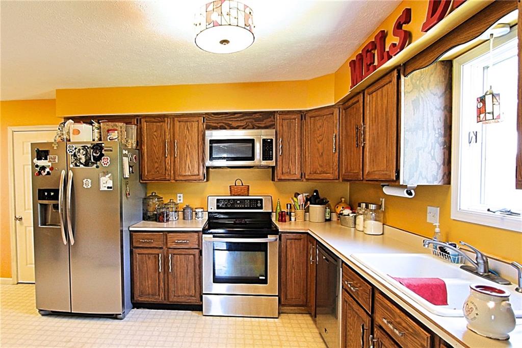 5854 RidgeHill Way Avon, IN 46123 - Photo 8 of 16 Gallery Image 8