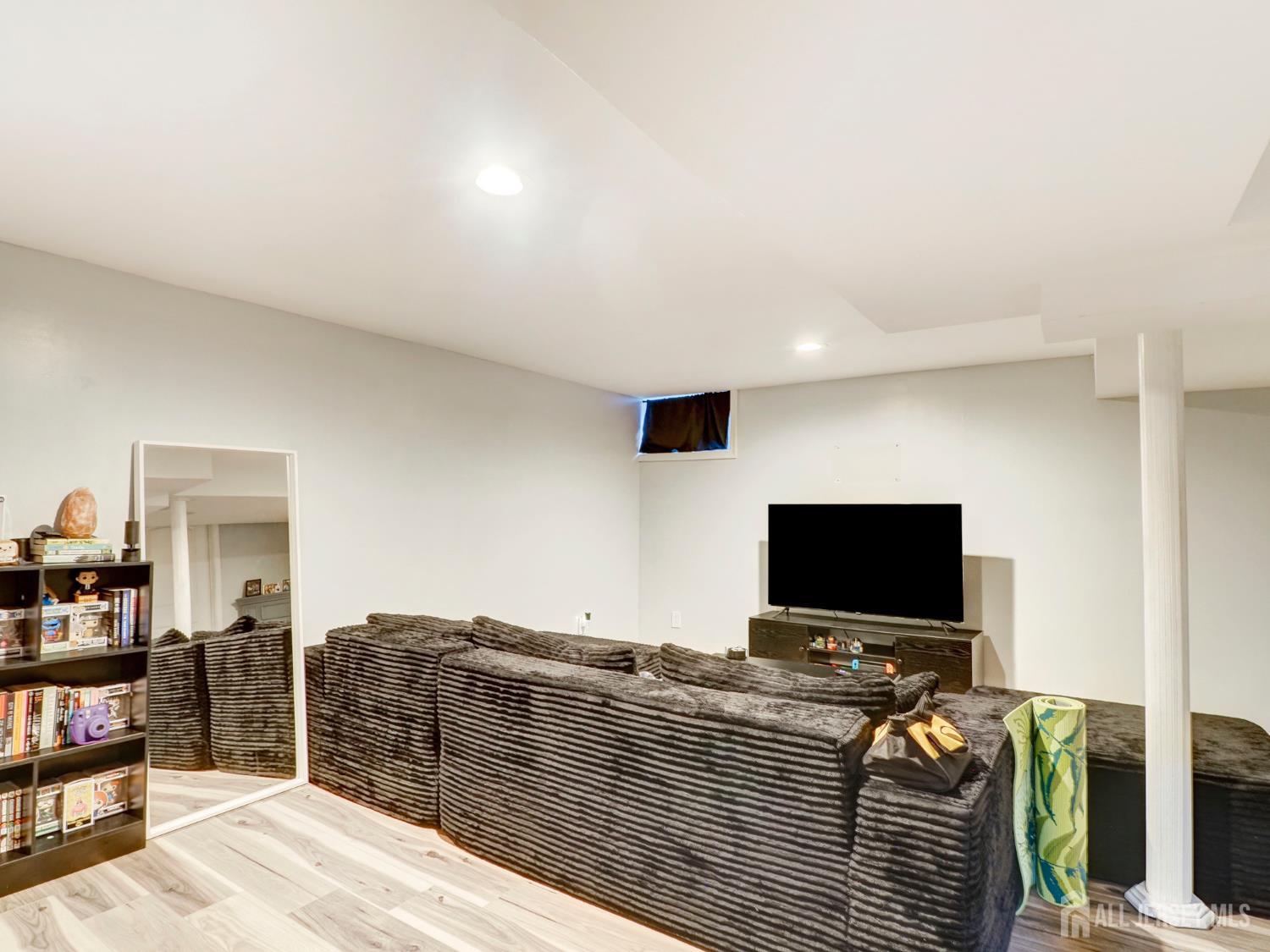 382 Douglas Road Roselle, NJ 07203 - Photo 19 of 30