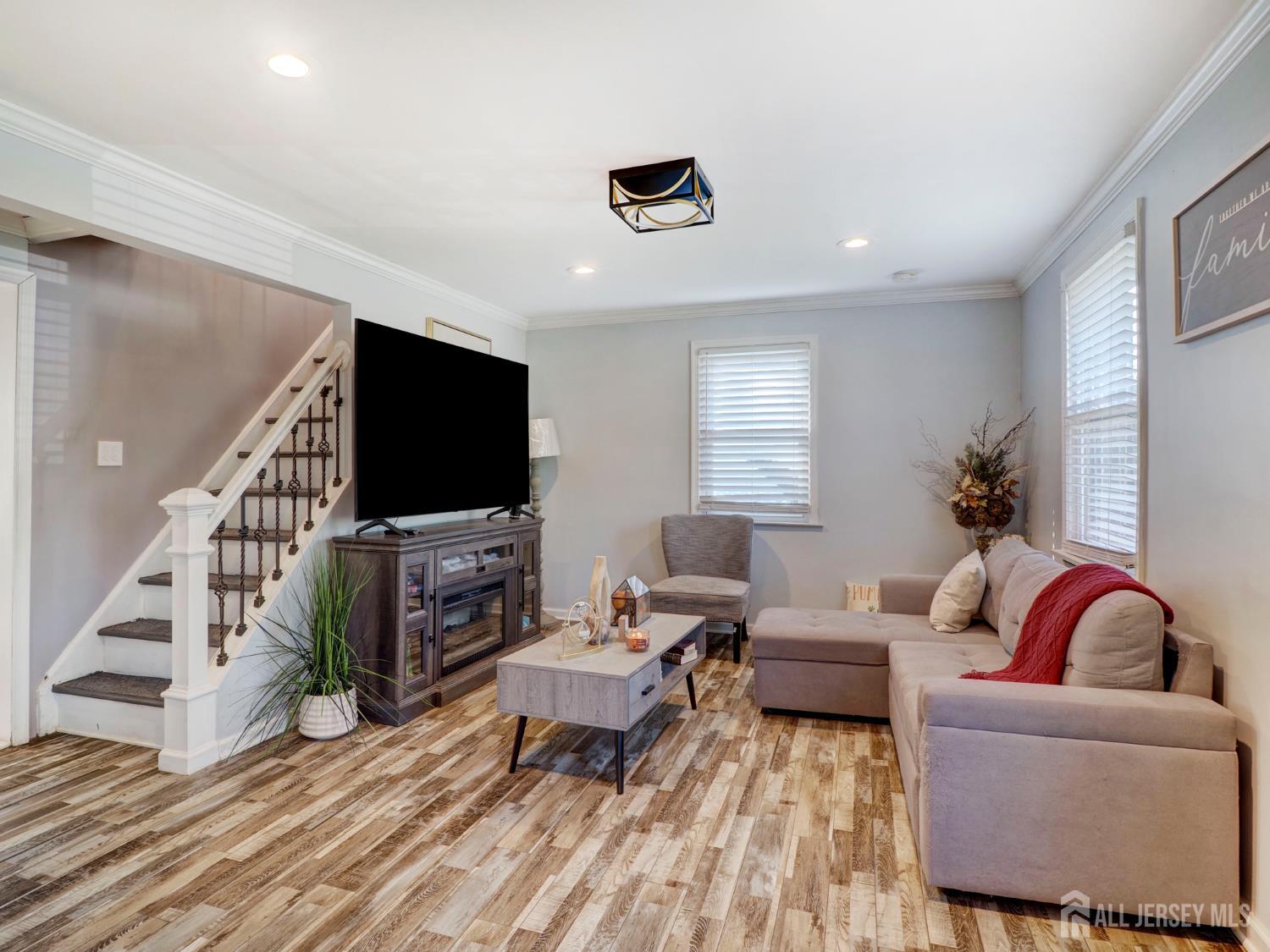 382 Douglas Road Roselle, NJ 07203 - Photo 3 of 30