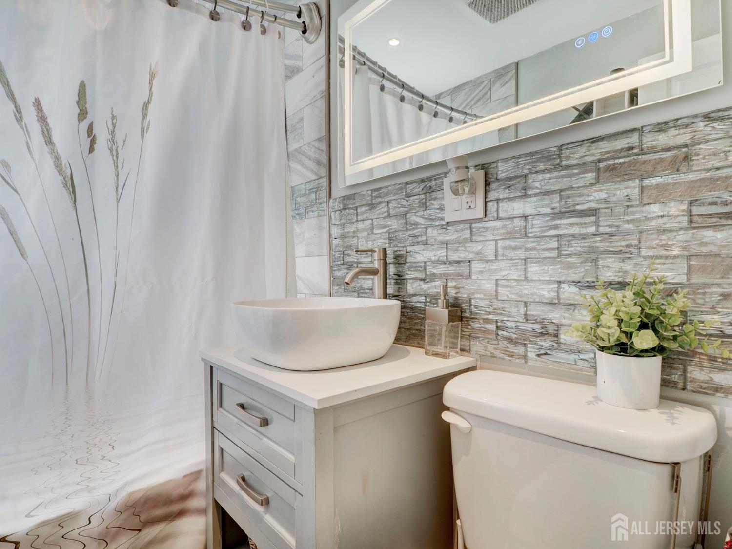 382 Douglas Road Roselle, NJ 07203 - Photo 6 of 30