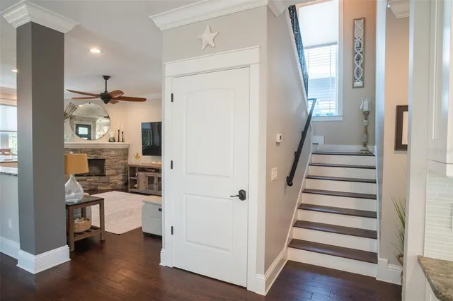 a view of a livingroom with a ceiling fan