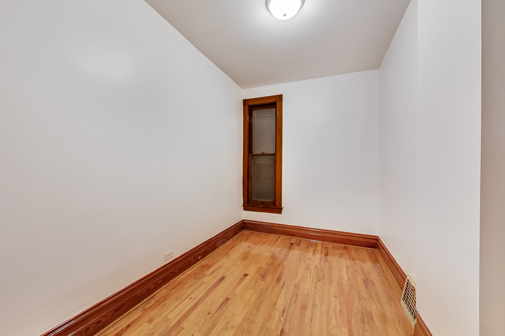 1138 West Addison Street, Unit 1 Chicago, IL 60613 - Photo 10 of 27