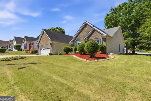 $305,000 | 2818 Hillvale Cove Way, Lithonia, GA 30058