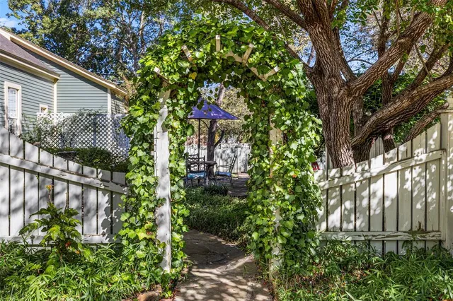 $699,000 | 203 East Dixon Street, Jefferson, TX 75657