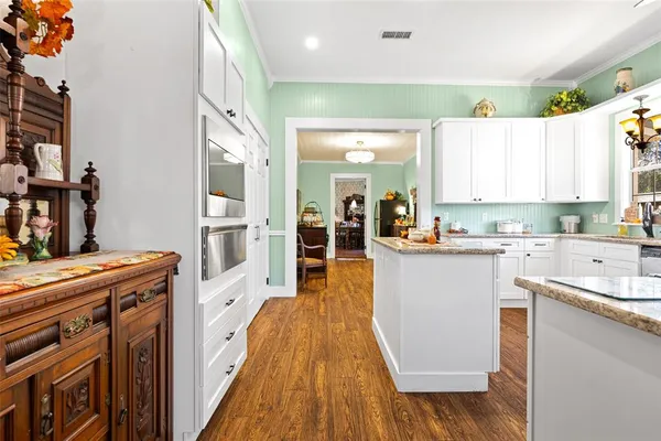 $629,000 | 203 East Dixon Street, Jefferson, TX 75657