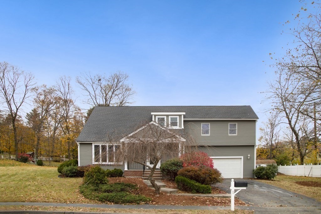 1 Fall Way Lynnfield, MA 01940 - Photo 1 of 38 Gallery Image 1