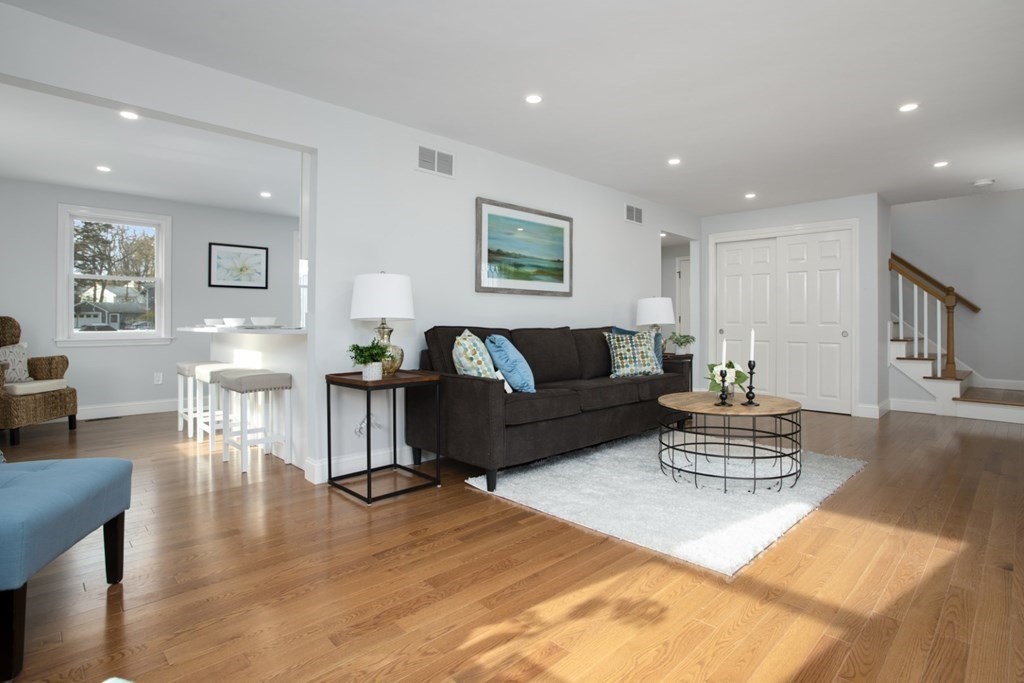 1 Fall Way Lynnfield, MA 01940 - Photo 3 of 38 Gallery Image 3