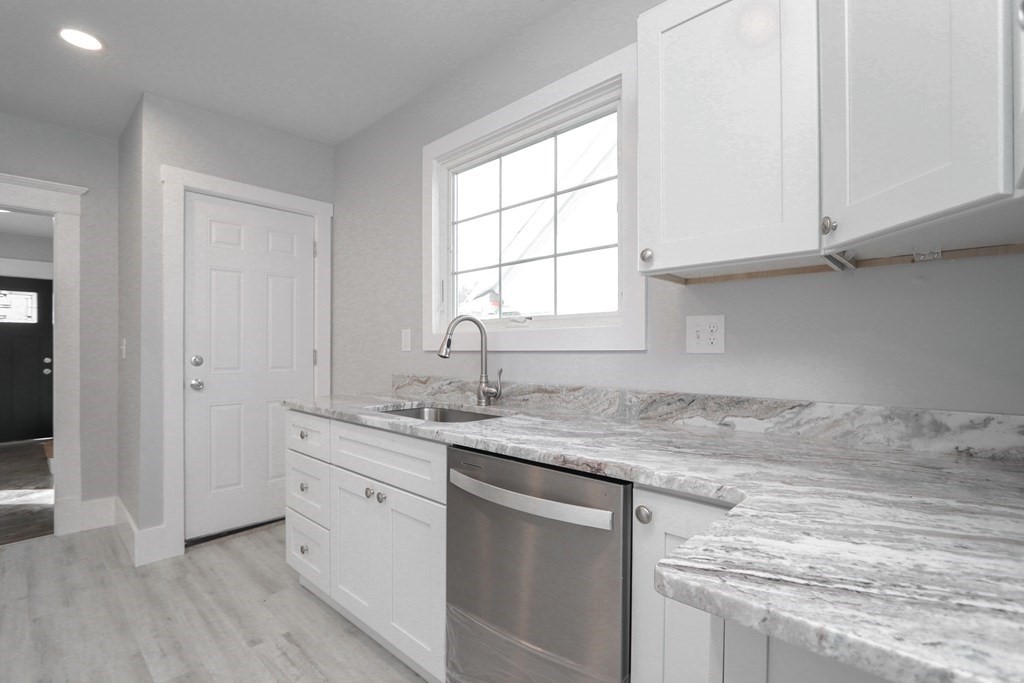 35 Eton Street Springfield, MA 01108 - Photo 5 of 42 Gallery Image 5