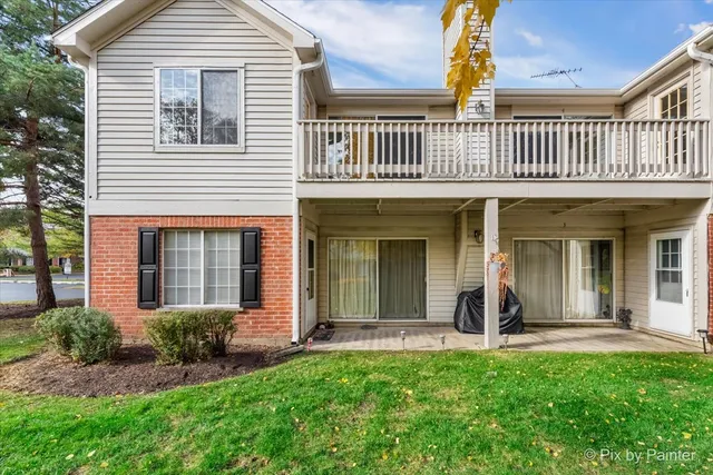 $325,000 | 1349 East Evergreen Drive, Unit 4, Palatine, IL 60074