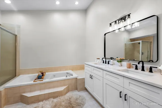 $325,000 | 1349 East Evergreen Drive, Unit 4, Palatine, IL 60074