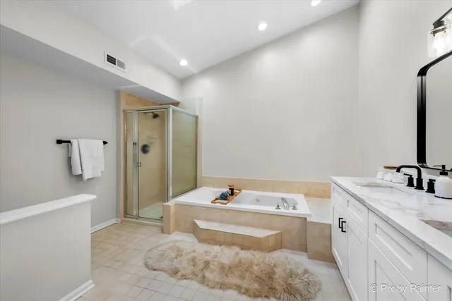 $325,000 | 1349 East Evergreen Drive, Unit 4, Palatine, IL 60074