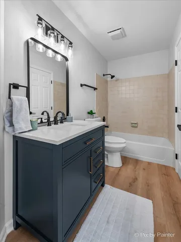 $325,000 | 1349 East Evergreen Drive, Unit 4, Palatine, IL 60074