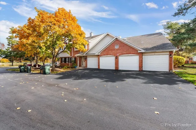 $325,000 | 1349 East Evergreen Drive, Unit 4, Palatine, IL 60074