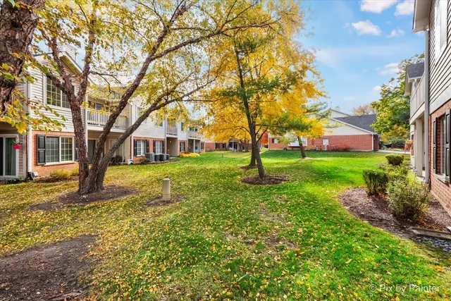 $325,000 | 1349 East Evergreen Drive, Unit 4, Palatine, IL 60074