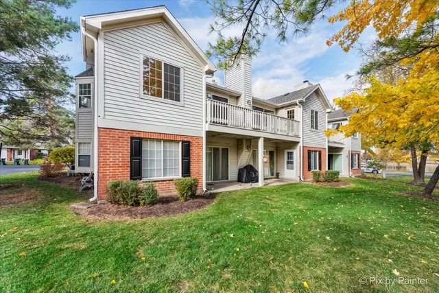 $325,000 | 1349 East Evergreen Drive, Unit 4, Palatine, IL 60074