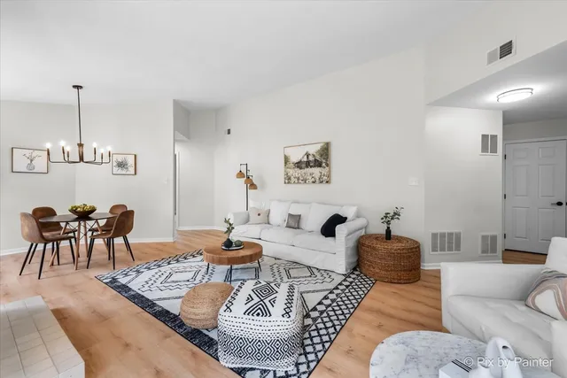 $325,000 | 1349 East Evergreen Drive, Unit 4, Palatine, IL 60074