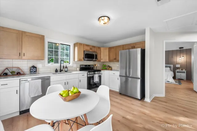 $325,000 | 1349 East Evergreen Drive, Unit 4, Palatine, IL 60074