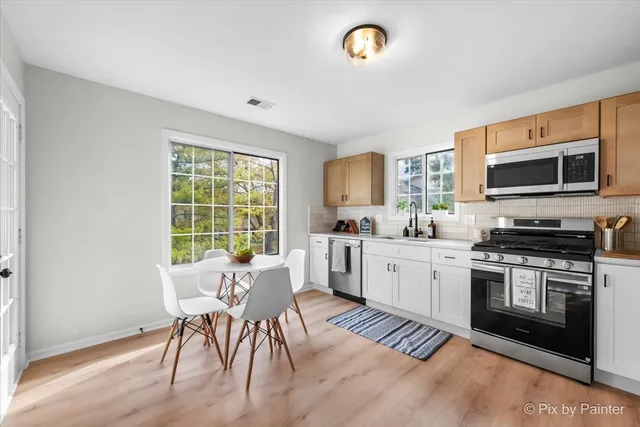 $325,000 | 1349 East Evergreen Drive, Unit 4, Palatine, IL 60074