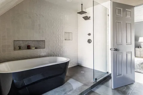 $2,995,000 | 32 Deep 6 Drive, East Hampton, NY 11937