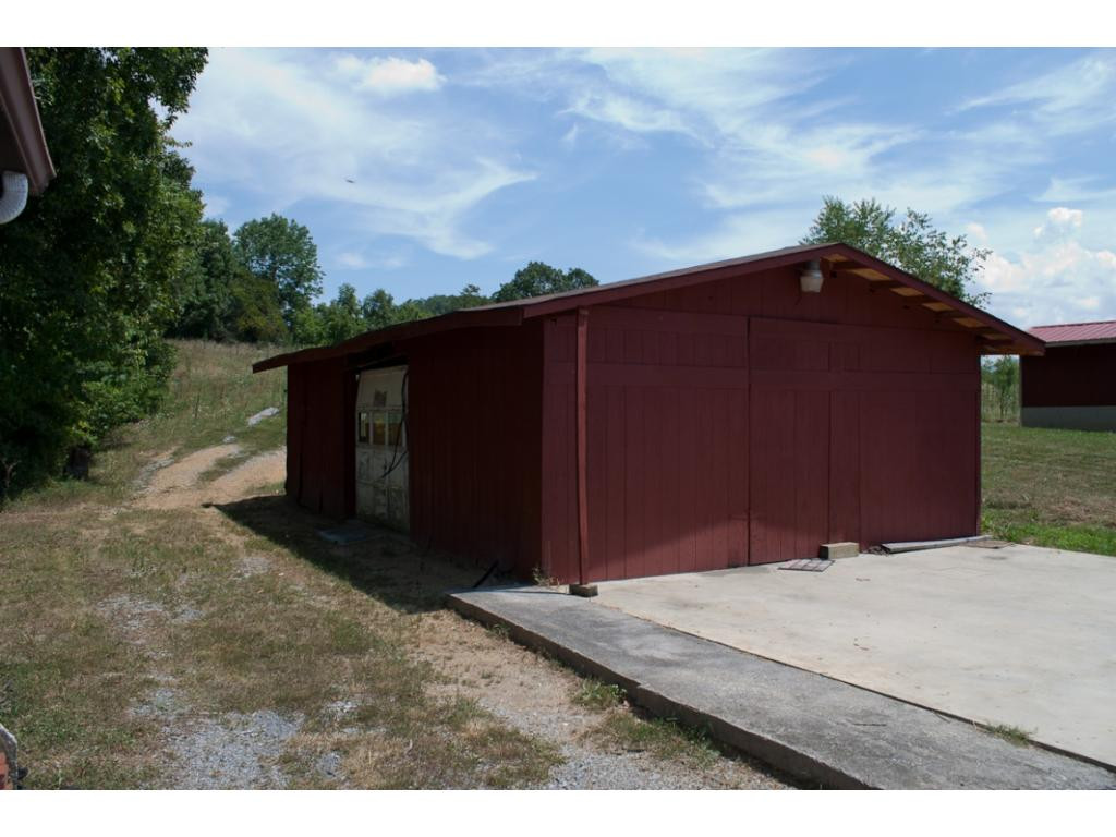 125 Shell Hollow Road Watauga, TN 37694 - Photo 2 of 15 garage