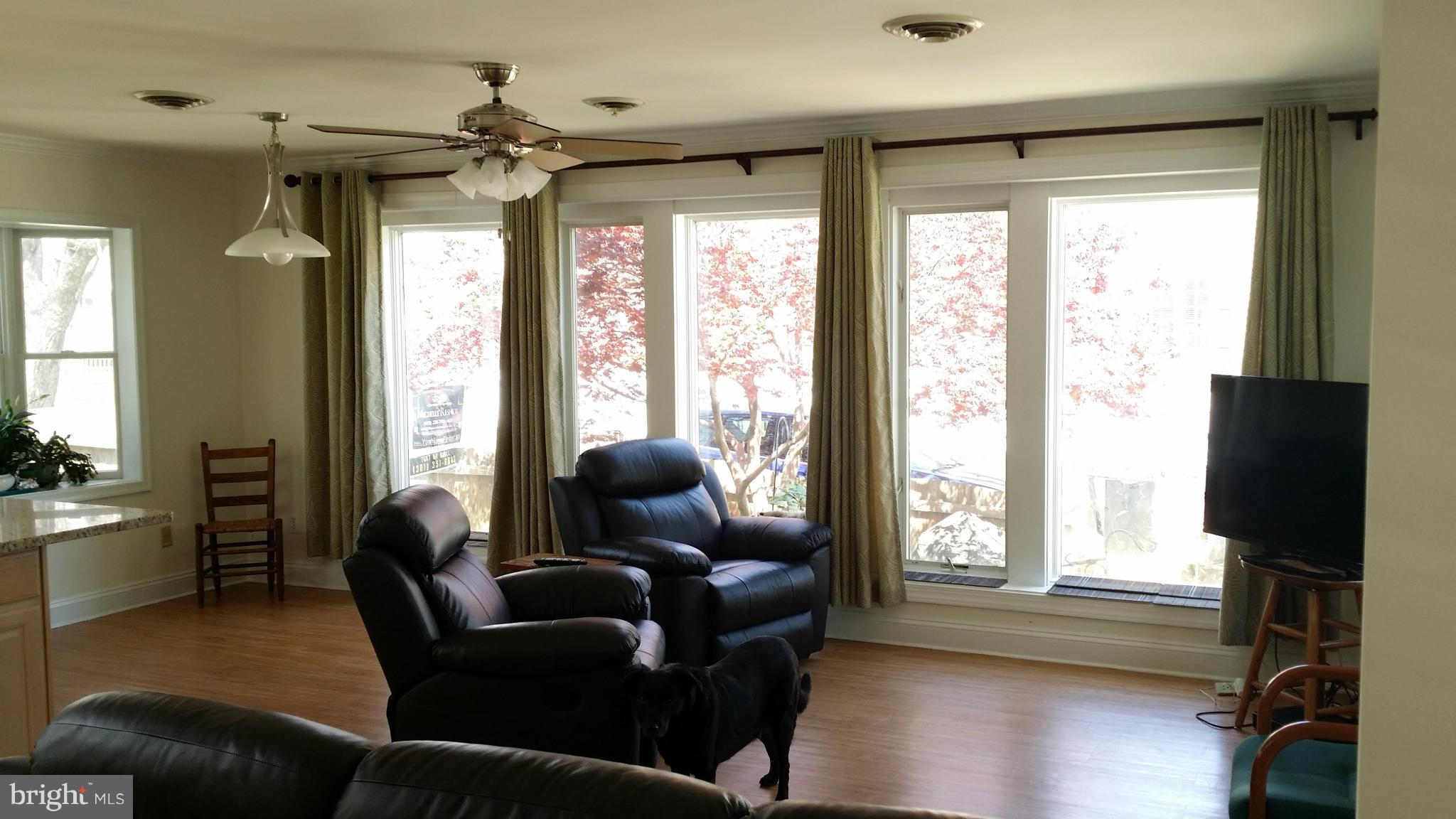 1514 Mayfield Road Edgewater, MD 21037 - Photo 5 of 30 Living Room