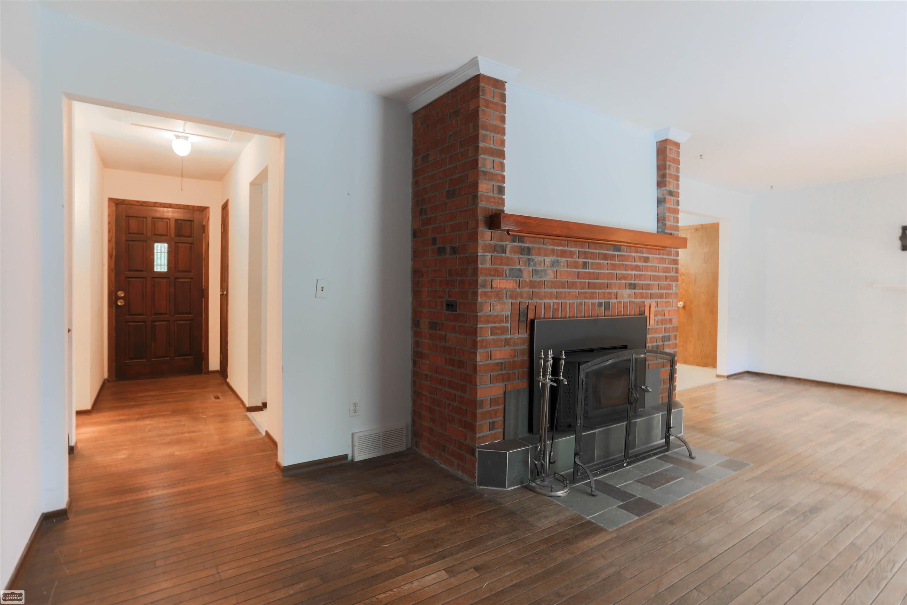 14717 Burt Road Allenton, MI 48002 - Photo 32 of 60 50083495-32.JPG
