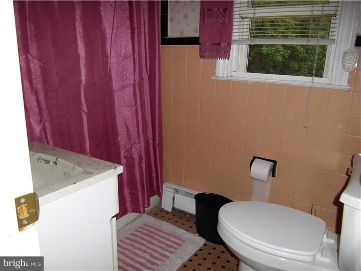 313 Birchwood Road Aldan, PA 19018 - Photo 14 of 22 Bedroom - Main