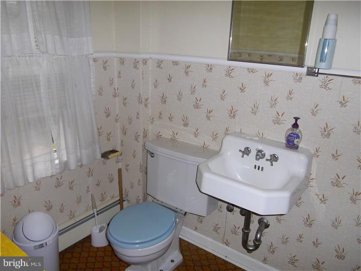 313 Birchwood Road Aldan, PA 19018 - Photo 15 of 22 Bathroom