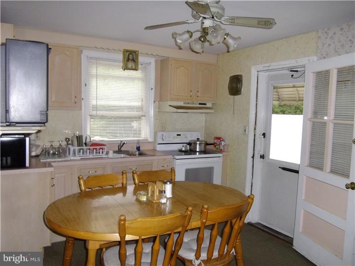 313 Birchwood Road Aldan, PA 19018 - Photo 6 of 22 Kitchen