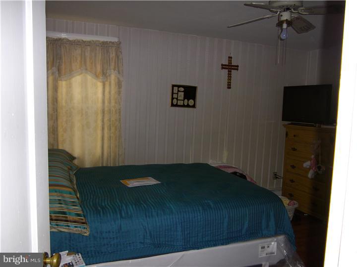 313 Birchwood Road Aldan, PA 19018 - Photo 10 of 22 Bedroom - Main
