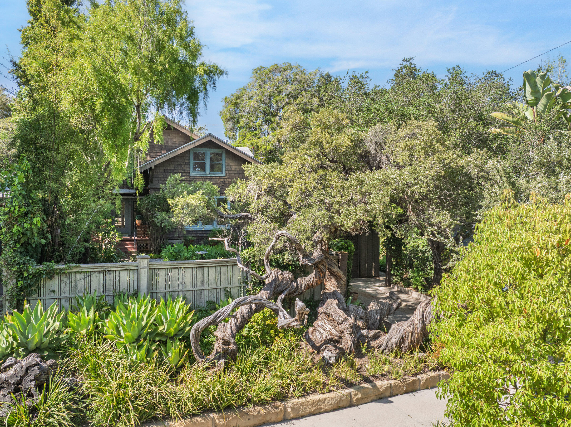411 East Islay Street Santa Barbara, CA 93101 - Photo 1 of 27 411 E Islay_0005