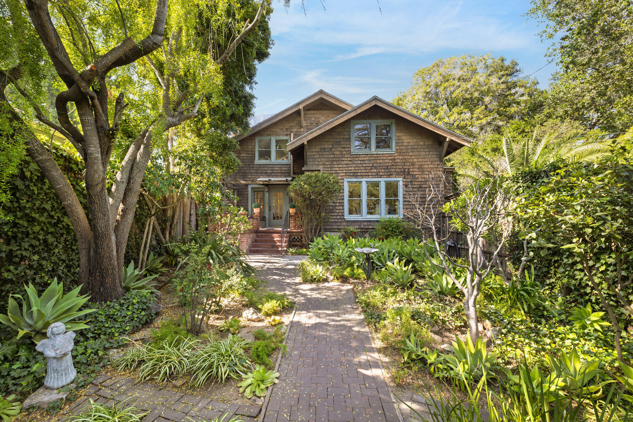 411 East Islay Street Santa Barbara, CA 93101 - Photo 2 of 27 411 E Islay_0007
