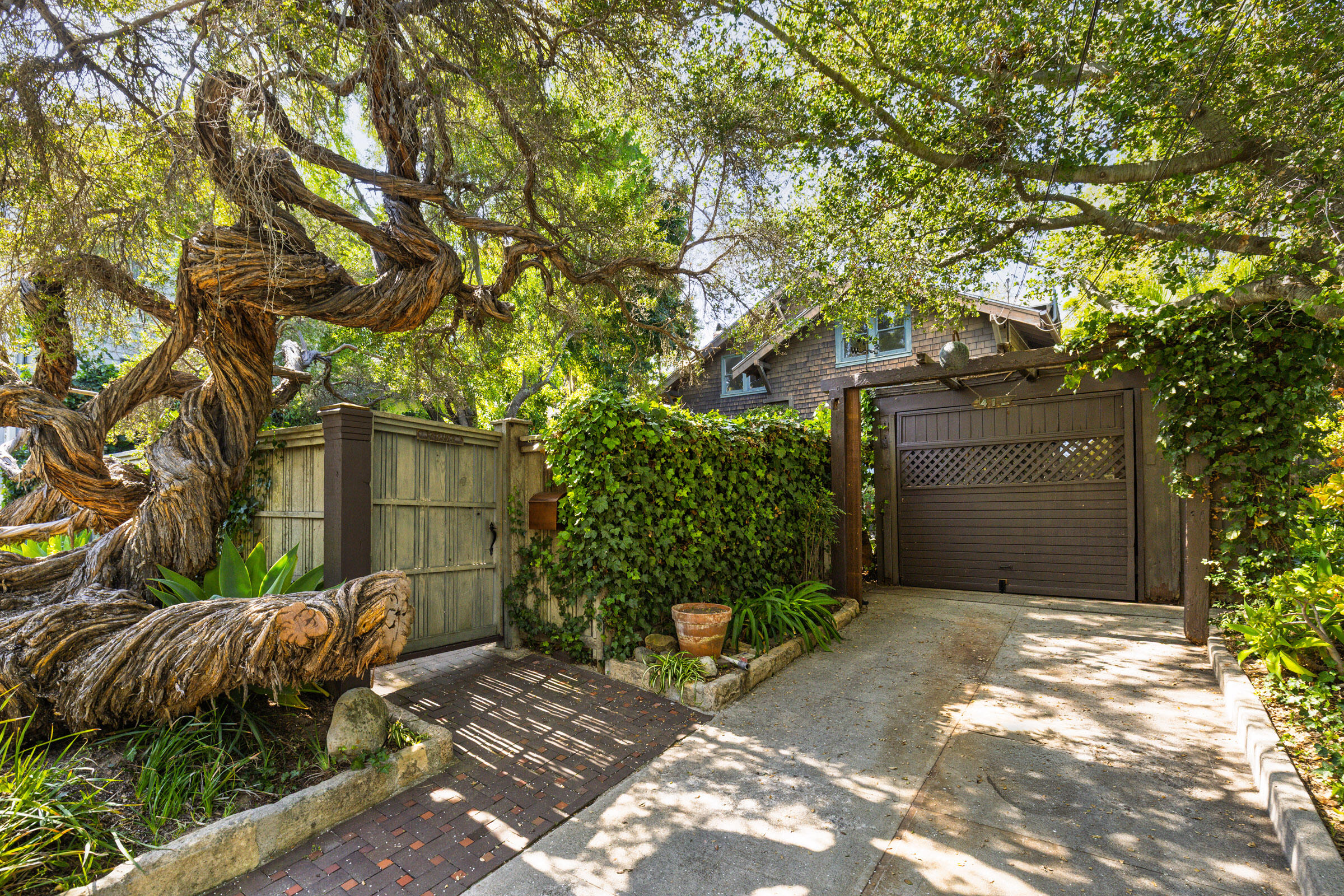 411 East Islay Street Santa Barbara, CA 93101 - Photo 4 of 27 411 E Islay_0006