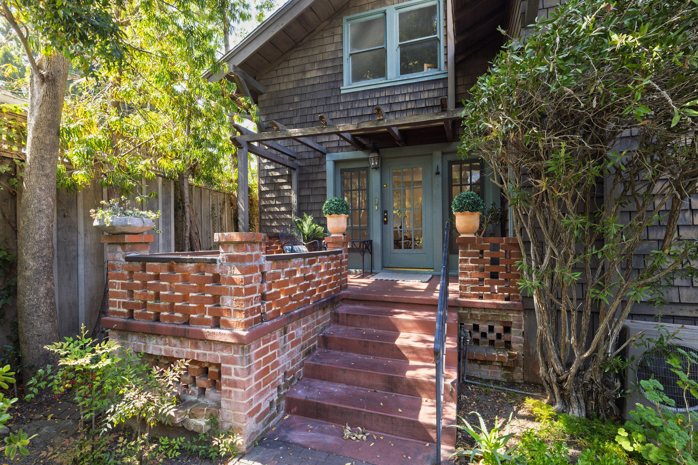 411 East Islay Street Santa Barbara, CA 93101 - Photo 7 of 27 411 E Islay_0010