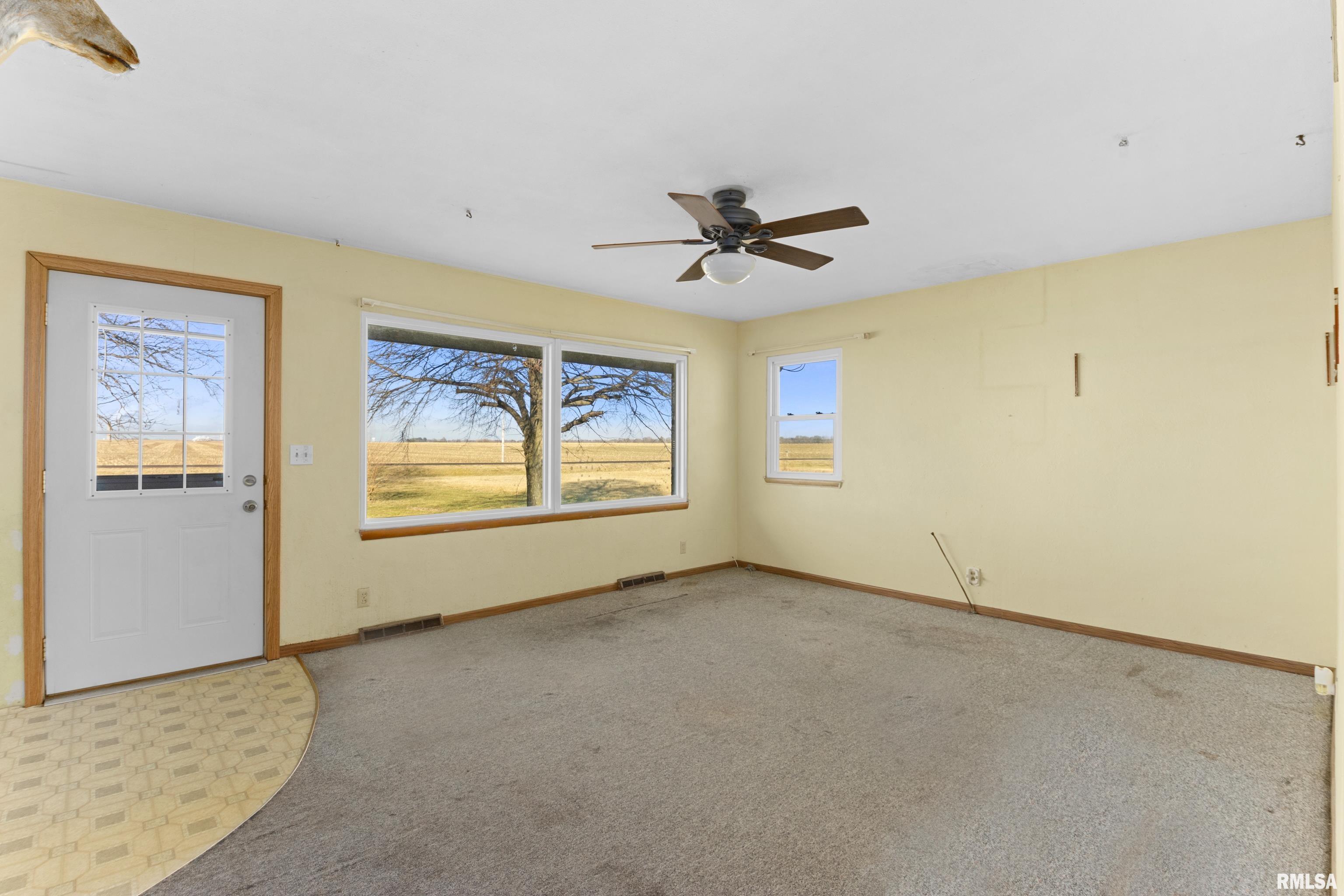 13107 Hurt Road Pekin, IL 61554 - Photo 12 of 32